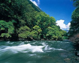 粉丝用虚幻4重制《极品飞车：地下狂飙2》 演示放出